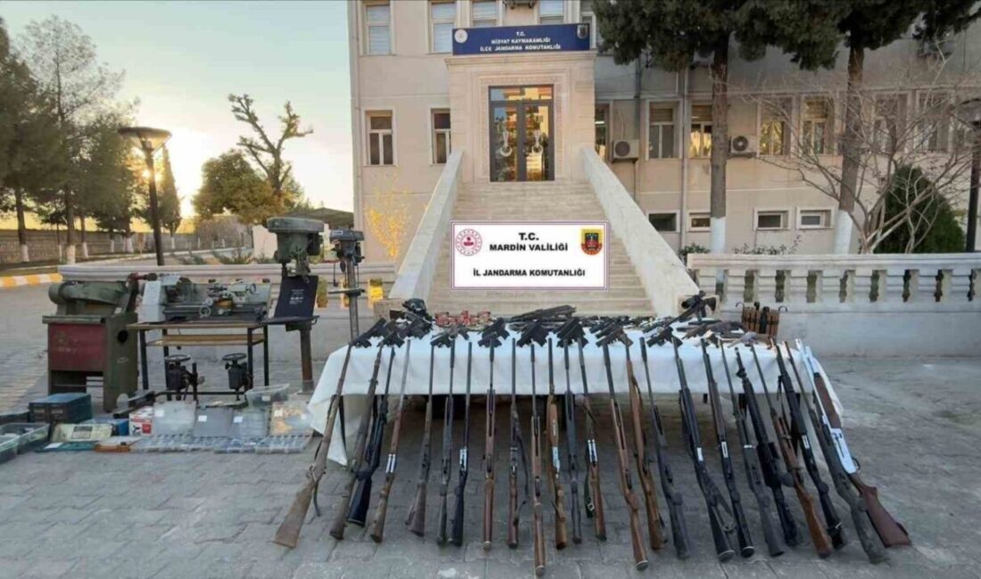 Mardin’de jandarma ekipleri yasa dışı silah imalathanesine baskın düzenledi, çok sayıda silah ve mühimmat ele geçirildi. Mardin’in Midyat ilçesinde jandarma, N.A.'ya ait ikamette gerçekleştirdiği operasyonda yasa