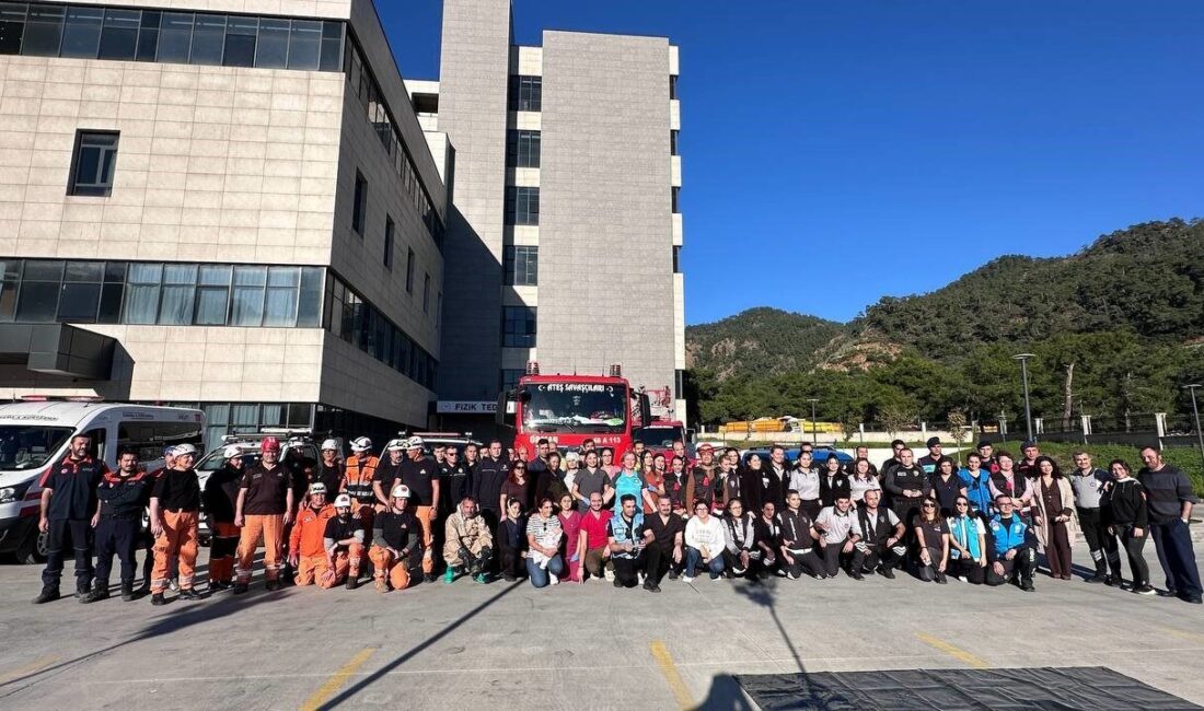 Marmaris Devlet Hastanesi, geniş bir katılımla deprem ve yangın tatbikatı