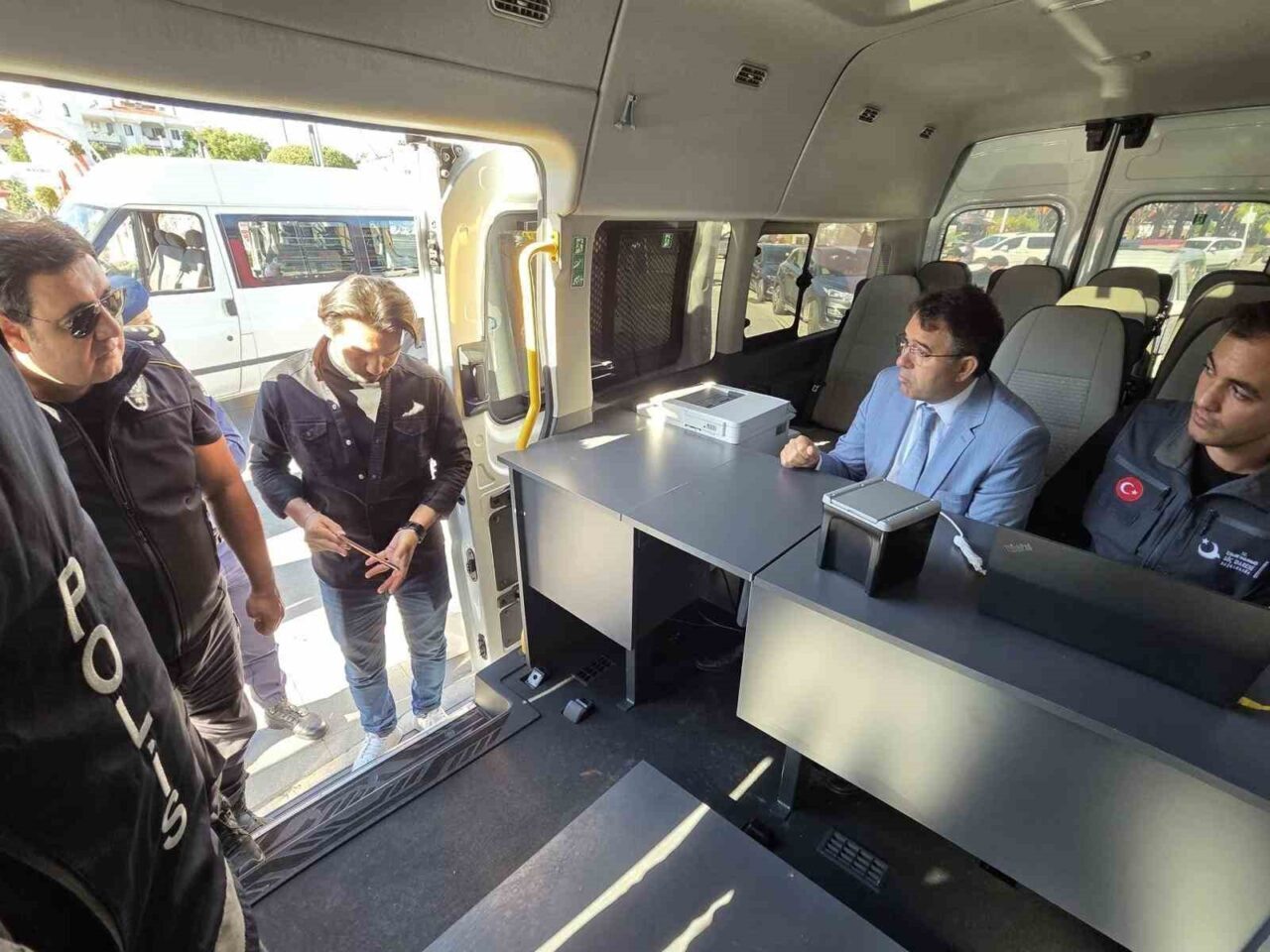 Marmaris Kaymakamlığı, düzensiz göçle mücadele kapsamında denetim çalışmalarını sürdürüyor. Kaymakam