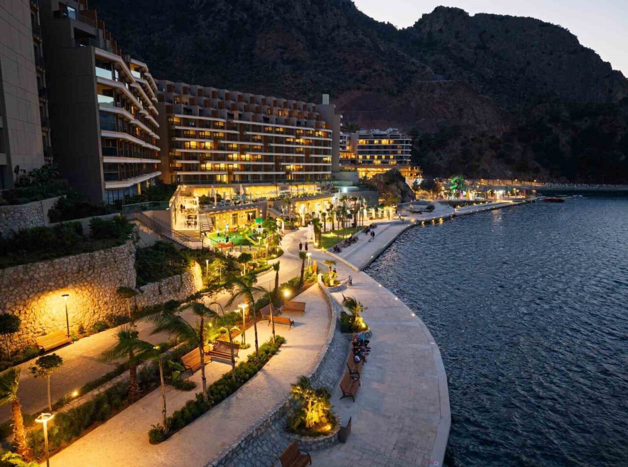 Marmaris’in İçmeler koyunda tamamlanan Kızılbük Thermal Wellness Resort, 465 milyon