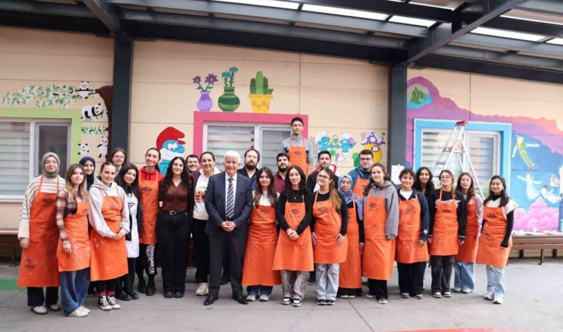 Duvarları Masallarla Renklendiren Proje, Minik Hastalara Moral Verdi Cerrahpaşa Tıp Fakültesi öğrencileri, 'Beyaz Önlükler Renkli Duvarlar' projesiyle minik