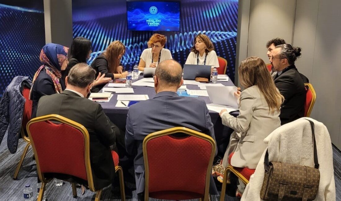 Türkiye Yüzyılı Zirvesi’nde Mesleki Eğitimin Dönüşümü İçin Önemli Adımlar Atıldı Manisa Celal Bayar Üniversitesi'nden Prof. Dr. Meral Özçınar, İstanbul'da düzenlenen