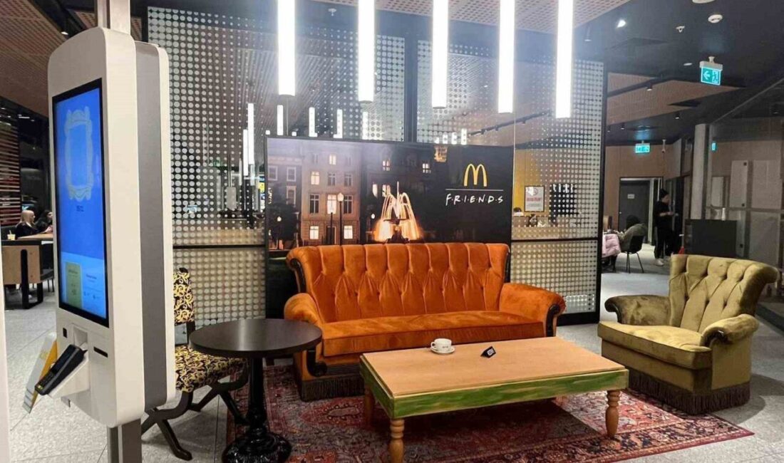 McDonald’s Türkiye, Friends Dizisi Temalı Menü ve Özel Alanlar ile Tüketicilerin Karşısında McDonald's Türkiye, ünlü Friends dizisiyle iş birliği yaparak "Friends Menüleri"
