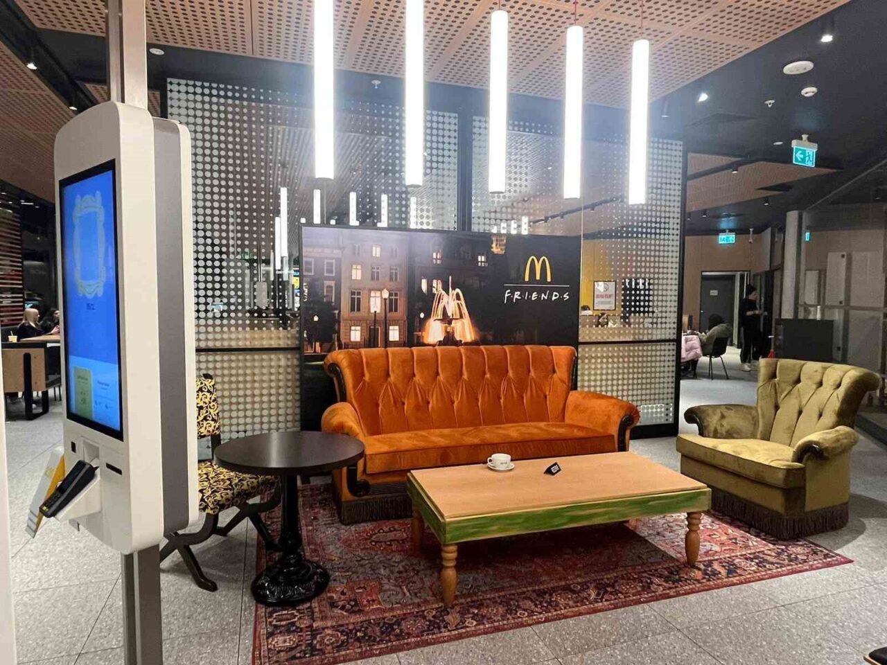 McDonald's Türkiye, ünlü Friends dizisiyle iş birliği yaparak "Friends Menüleri"