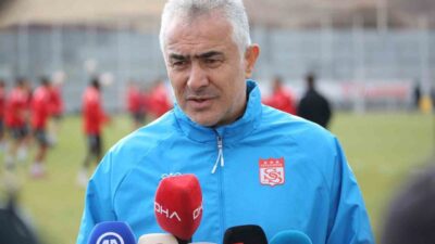 Sivasspor'un teknik direktörü Mehmet Altıparmak, play-off hedefleri doğrultusunda her maçı