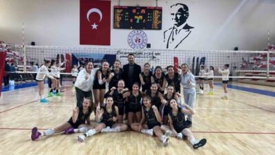 Eskişehir'de Melahat Ünügür Ortaokulu'nun Yıldız Kız Voleybol takımı, Gençlik ve