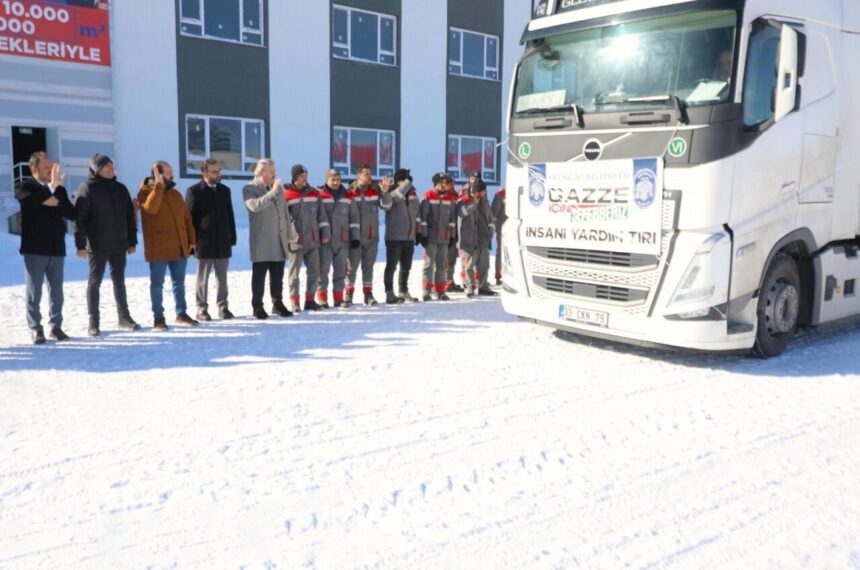 Melikgazi Belediyesinden Gazze’ye insani yardım tırı dualarla uğurlandı.