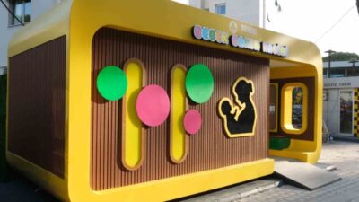 Menemen Belediyesi, bebekli annelere kolaylık sağlamak amacıyla Menemen Adliyesi önünde