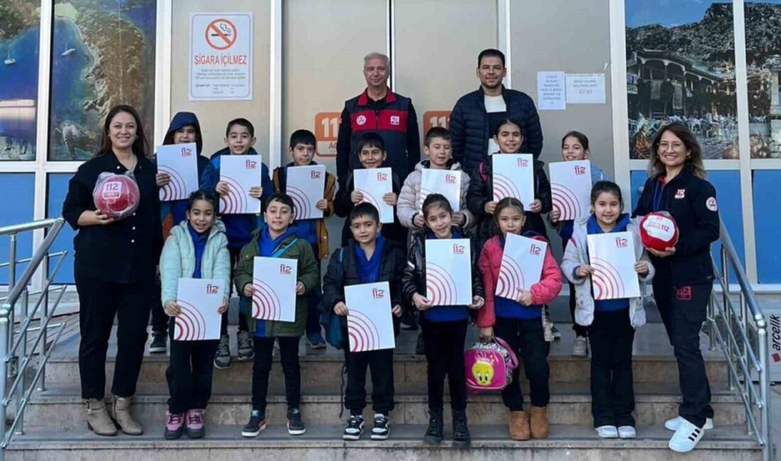 Muğla'nın Menteşe ilçesinde bulunan Yenice İlkokulu öğrencileri, 112 Acil Çağrı