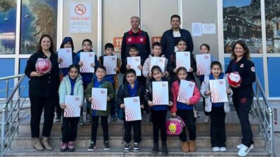 Muğla'nın Menteşe ilçesinde bulunan Yenice İlkokulu öğrencileri, 112 Acil Çağrı