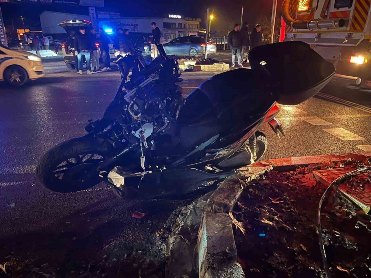 Muğla'nın Menteşe ilçesinde, Sanayi Kavşağı'nda meydana gelen motosiklet kazasında Şevki