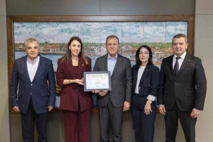 Mersin Büyükşehir Belediyesi, TS ISO 10002 Müşteri Memnuniyeti Belgesi ile hizmet kalitesini belgeliyor.