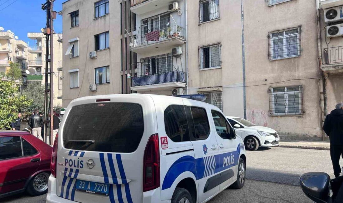 Mersin’de Silahlı Saldırgan, İki Kişiyi Öldürdükten Sonra Yakalandı Mersin'in Mithatpaşa Mahallesi'nde M.T., komşusu R.K. ve oğlu M.K.'yi öldürdükten