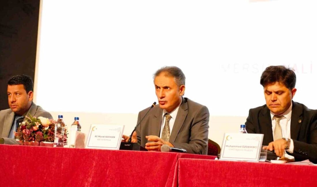 Mersin’deki bilgilendirme toplantısında Vali Yardımcısı Ali Murat Kayhan ve İl