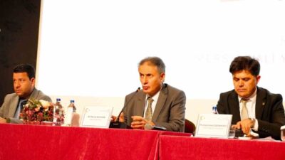 Mersin’deki bilgilendirme toplantısında Vali Yardımcısı Ali Murat Kayhan ve İl