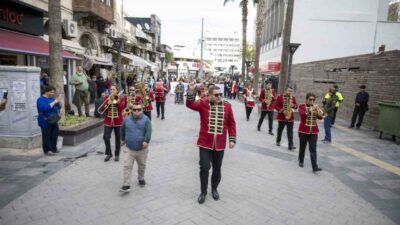 Mersin'de düzenlenen 'Biz de Varız' temalı farkındalık yürüyüşü, Ulu Cami'den