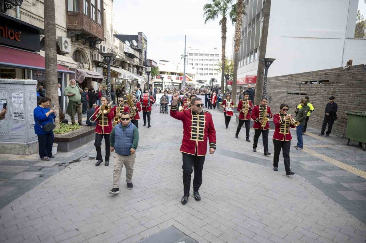 Mersin’de Engelli Bireyler İçin Farkındalık Yürüyüşü Düzenlendi: “Biz de Varız” Mesajı Verildi