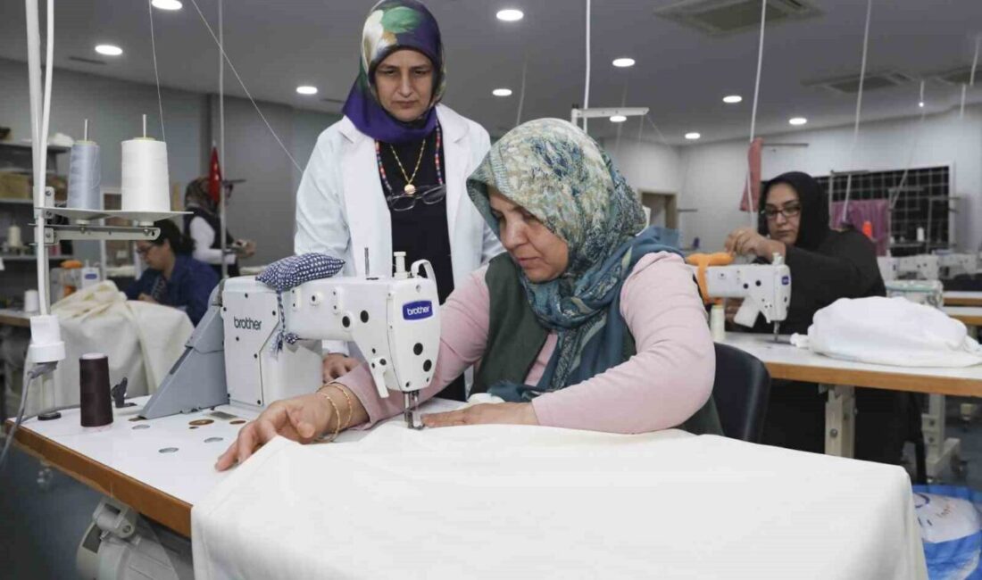 Mersin'deki Engelsiz Yaşam Merkezi, özel bireylerin annelerine yönelik dikiş kursları
