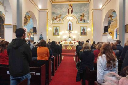 Mersin’deki Rum Ortodoks Kilisesi’nde Noel Ayini Coşkuyla Gerçekleşti