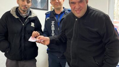 Amasya'nın Merzifon ilçesinde temizlik görevlisi Samet Özçanak, Harmanlar Mahallesi'nde bulduğu