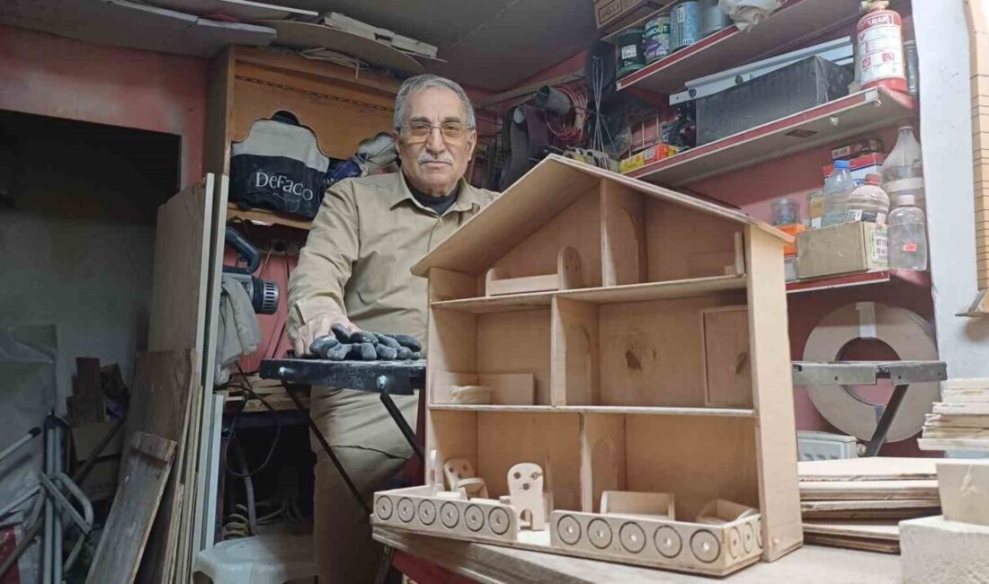 Kayseri'de 75 yaşındaki Mehmet Can Leblebici, ahşap oyuncaklar üreterek çocukları