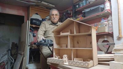 Kayseri'de 75 yaşındaki Mehmet Can Leblebici, ahşap oymacılığı ile çocukları