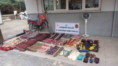 Eskişehir'in Günyüzü ilçesinde, kendilerini mezar ustası olarak tanıtan iki kişi,