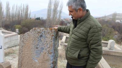 Kayseri'nin Kocasinan ilçesinde gizemli mezar taşları dikkat çekiyor. ÇEKÜL İl