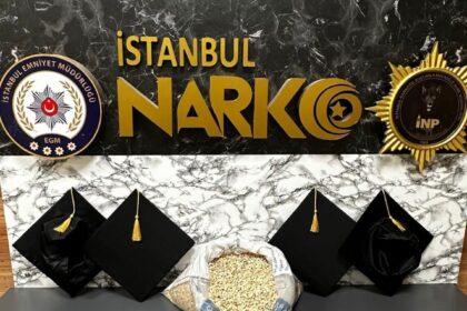 Bağcılar’daki kargo firmasına düzenlenen operasyonda 53 bin captagon hap yakalandı, şüpheli tutuklandı.