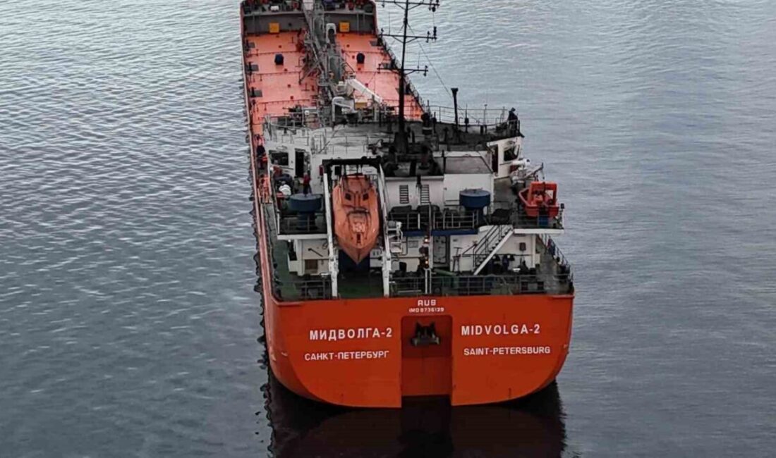 Rusya’dan Gürcistan'a giden "MIDVOLGA-2" tanker gemisi, uluslararası sularda saldırıya uğradıktan