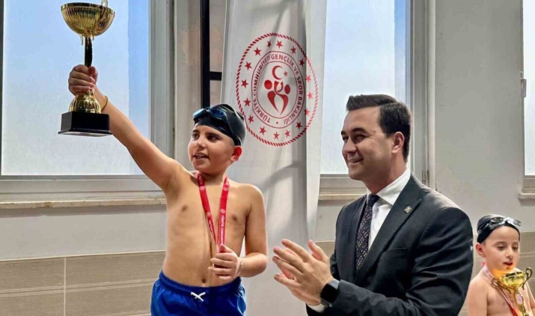 Mardin'in Midyat ilçesinde gerçekleştirilen özel sporcular yüzme yarışması, katılımcılara unutulmaz