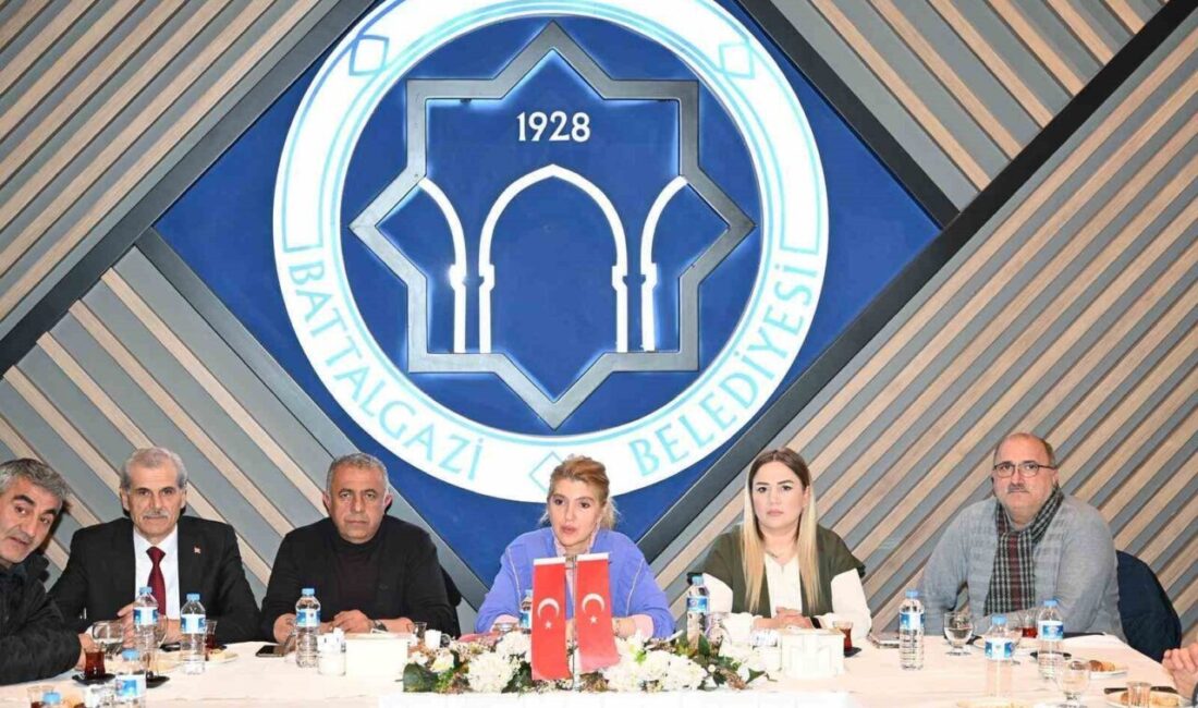 Milletvekili Ölmeztoprak, Muhtarlarla Buluşarak İkizce ve Battalgazi’deki Projeleri Değerlendirdi AK Parti Malatya Milletvekili İnanç Siraç Kara Ölmeztoprak, İkizce ve