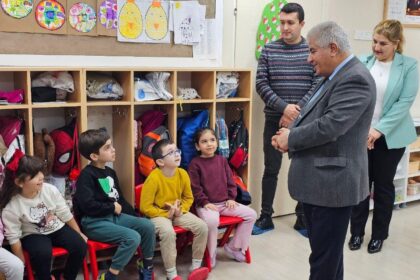 Balıkesir İl Millî Eğitim Müdürü Selehattin Kal, Altıeylül Atatürk Anaokulunda minik öğrencilerle bir araya geldi.