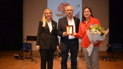 Ege Üniversitesi, 70. yıl etkinlikleri çerçevesinde "Mezunlarımız Öğrencilerimizle Buluşuyor" programını