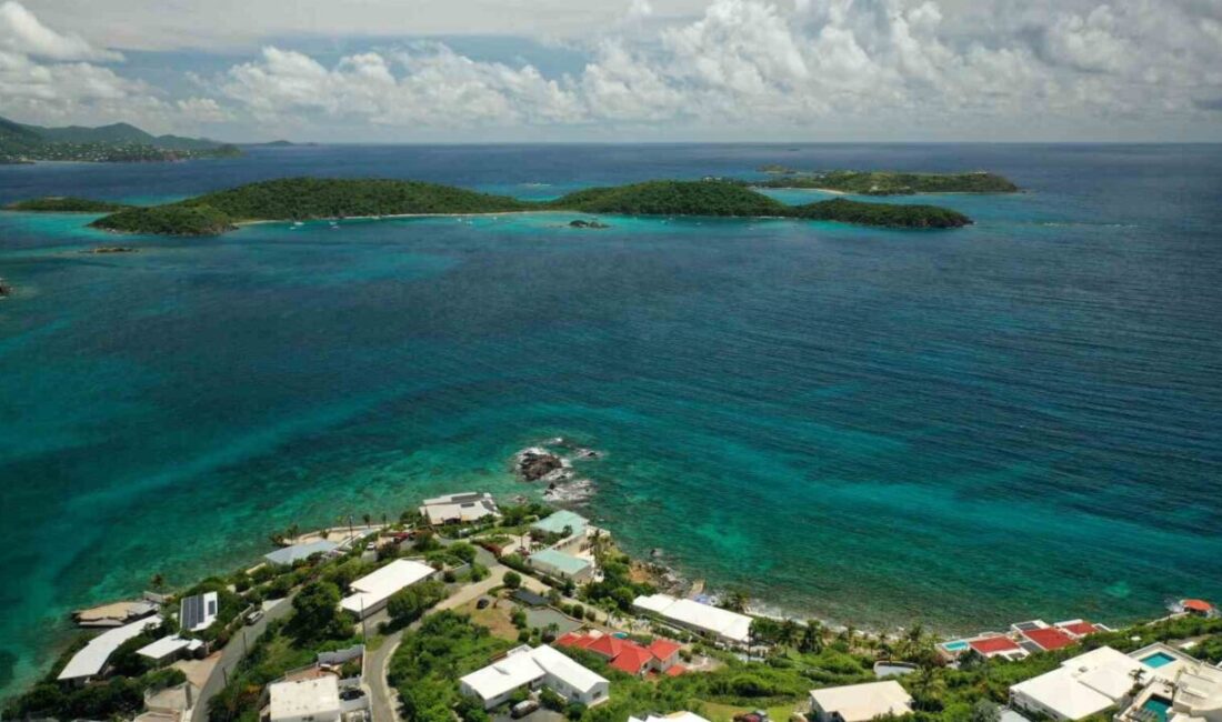 Demokrat Robert Garcia, Jeffrey Epstein'ın "istismar adası" olarak bilinen Little