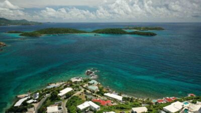 Demokrat Robert Garcia, Jeffrey Epstein'ın "istismar adası" olarak bilinen Little