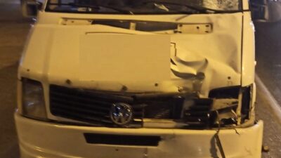 Mersin'in Akdeniz ilçesinde, V.G. yönetimindeki minibüs, yaya olarak D-400 karayolunu