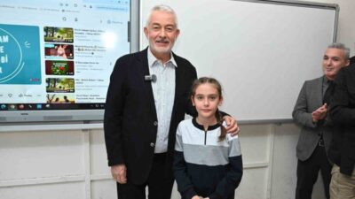 Isparta Belediye Başkanı Şükrü Başdeğirmen, Naşide Halil Gelendost İlkokulu 3/E