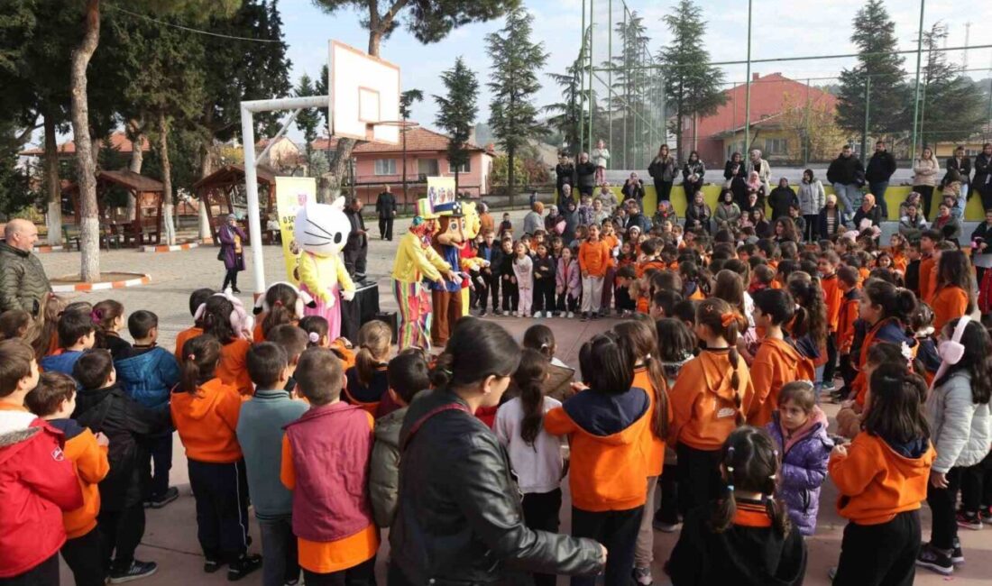 Sındırgı’da Depremzede Öğrencilere Moral Etkinliği Düzenlendi Balıkesir'in Sındırgı ilçesindeki Atatürk İlkokulu, deprem sonrası öğrencilerin yaşadığı kaygıları