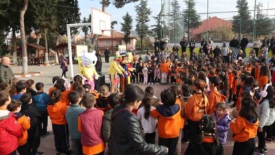 Balıkesir'in Sındırgı ilçesindeki Atatürk İlkokulu, deprem sonrası öğrencilerin yaşadığı kaygıları