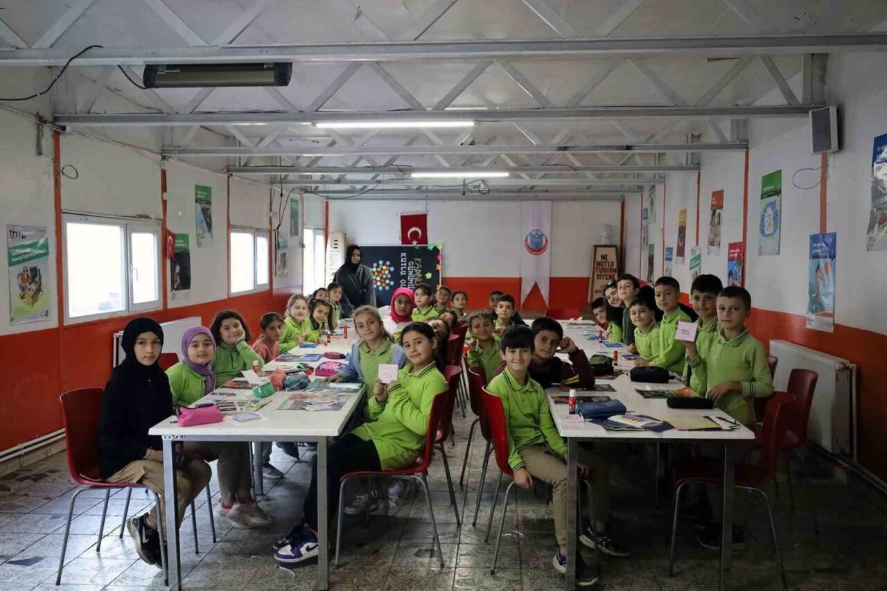 Sakarya Büyükşehir Belediyesi, 16 ilçede 2.500 öğrenciye ücretsiz Bilim Çocuk