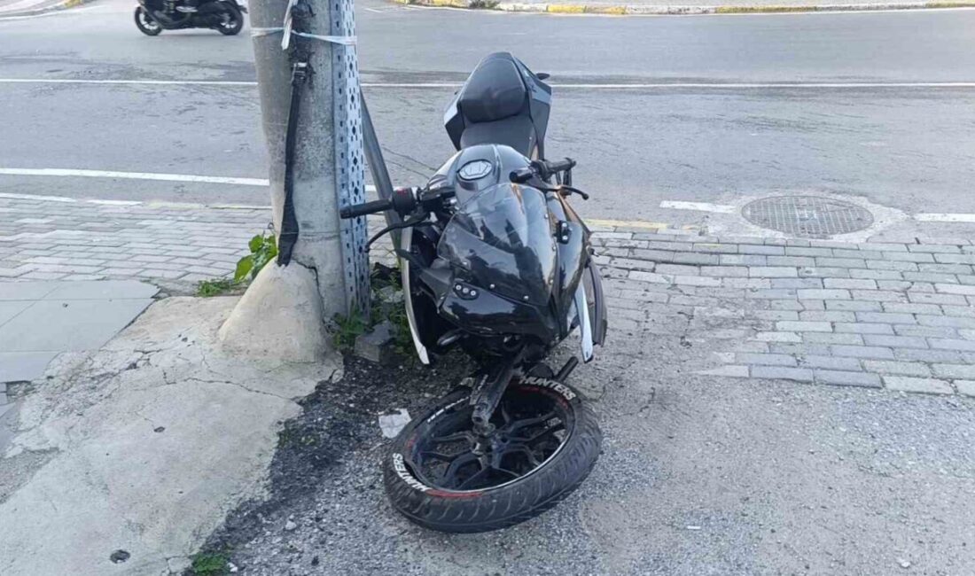 Antalya'nın Manavgat ilçesinde motosiklet ve otomobil çarpıştı. Eren B. yönetimindeki