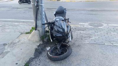 Antalya'nın Manavgat ilçesinde motosiklet ve otomobil çarpıştı. Eren B. yönetimindeki