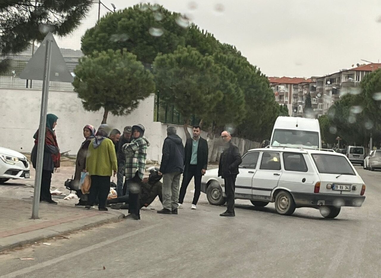 Denizli'nin Buldan ilçesinde bir trafik kazasında motosiklet sürücüsü yaralandı. Cumhuriyet