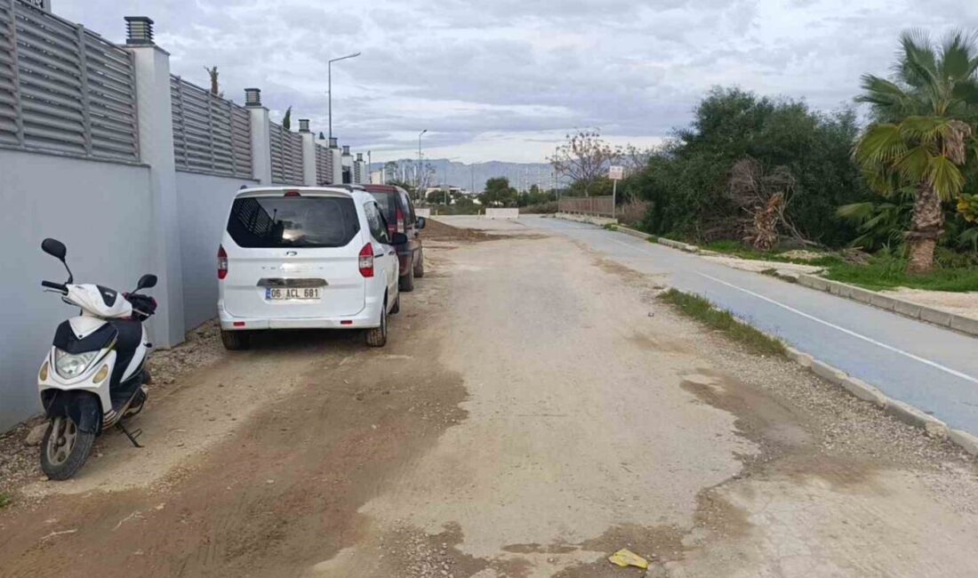 Antalya'nın Manavgat ilçesinde, Erhan Ş. yönetimindeki motosiklet devrildi ve sürücü