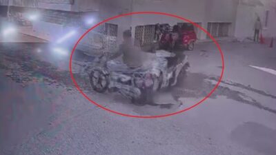 Hatay’ın Reyhanlı ilçesinde iki motosikletin çarpıştığı kaza güvenlik kamerasına yansıdı.