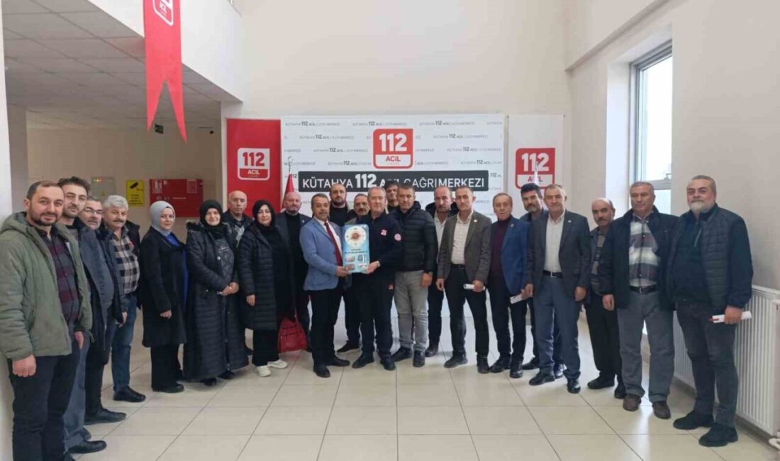 Kütahya Muhtar Derneği Başkanı İsmail Arı ve muhtarlar, 112 Acil