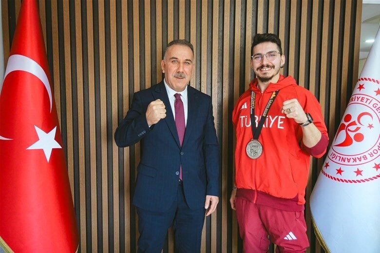 Mısır'da düzenlenen Dünya Büyükler ve Para-Karate Şampiyonası'nda gümüş madalya kazanan