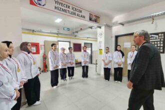 Kütahya’nın Devlet Hatun Kız Meslek Lisesi Uluslararası Mutfak Yarışmasında Elde Ettiği Başarılar İçin Ziyaret Edildi