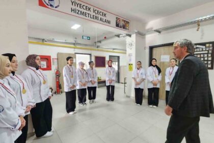 Kütahya’nın Devlet Hatun Kız Meslek Lisesi Uluslararası Mutfak Yarışmasında Elde Ettiği Başarılar İçin Ziyaret Edildi